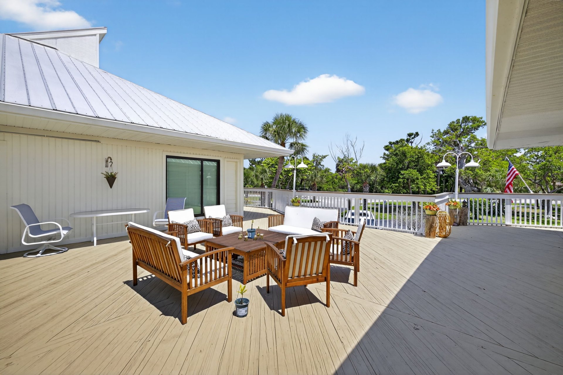 Lanai lounge seating with island views